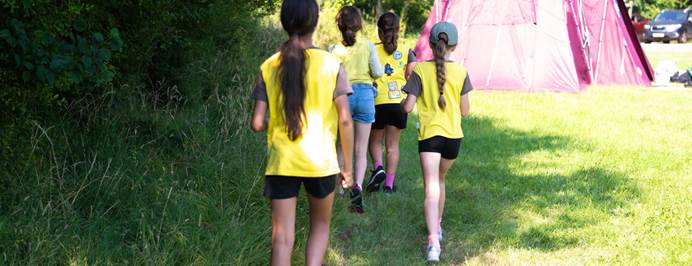 Girls in Brownie uniform running
